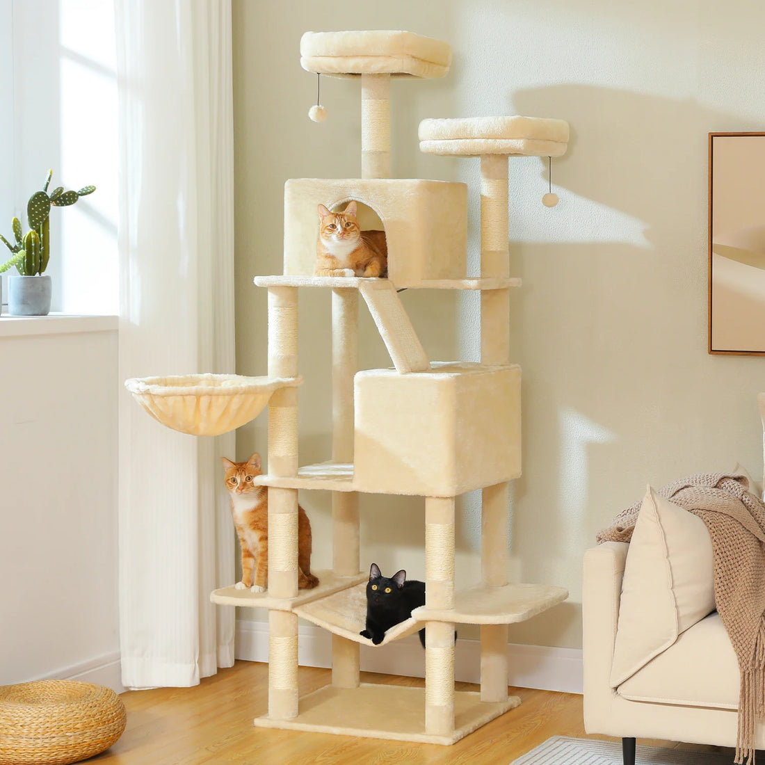 Arbre à chat d'angle avec panier suspendu
