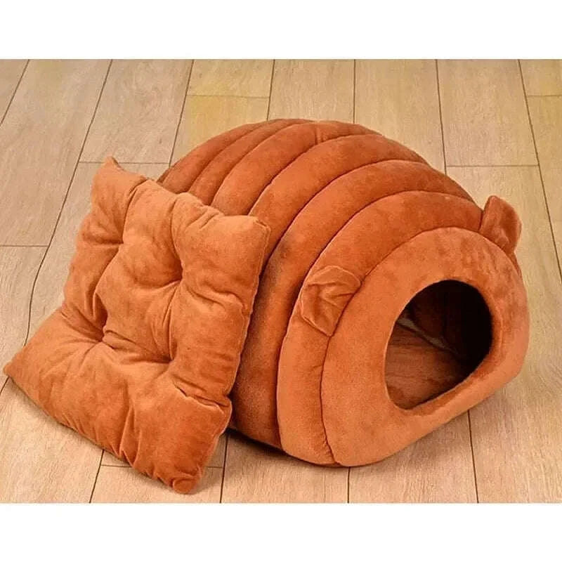 Maison chenille douillette pour chat — vue arrière
