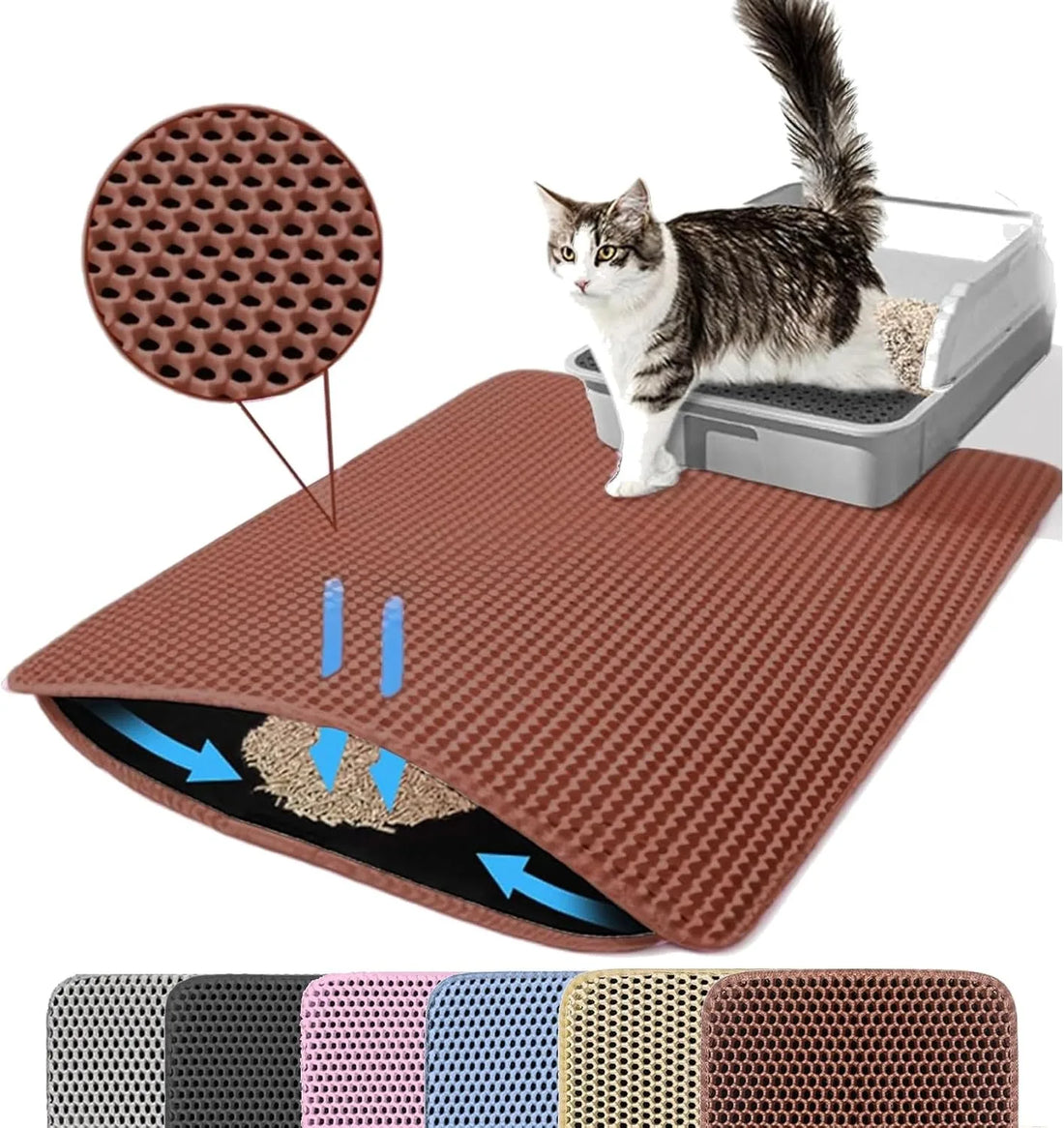 Tapis marron alvéolé pour litière, couche du haut soulevée sur les granulés récupérés, chat posé sur le bac