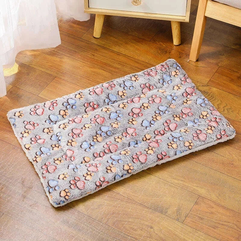 Tapis intérieur douillet pour chat — vue de côté