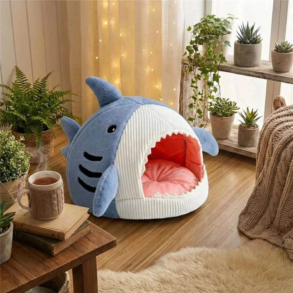 Maison requin pour chat en tissu doux — vue zoom