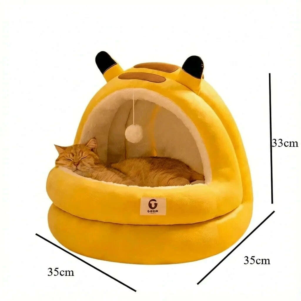 Maison pour chat Pikachu en peluche jaune — vue en perspective