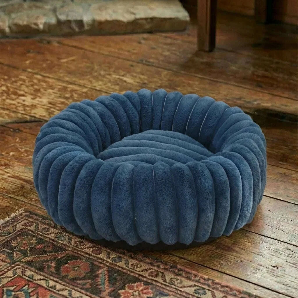 Panier rond pour chat en bleu foncé — en situation