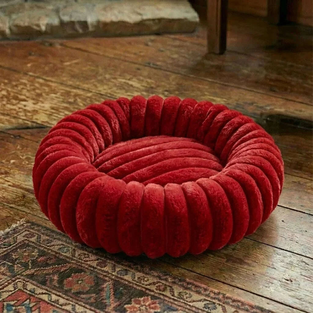 Panier rond rouge pour chat — en situation