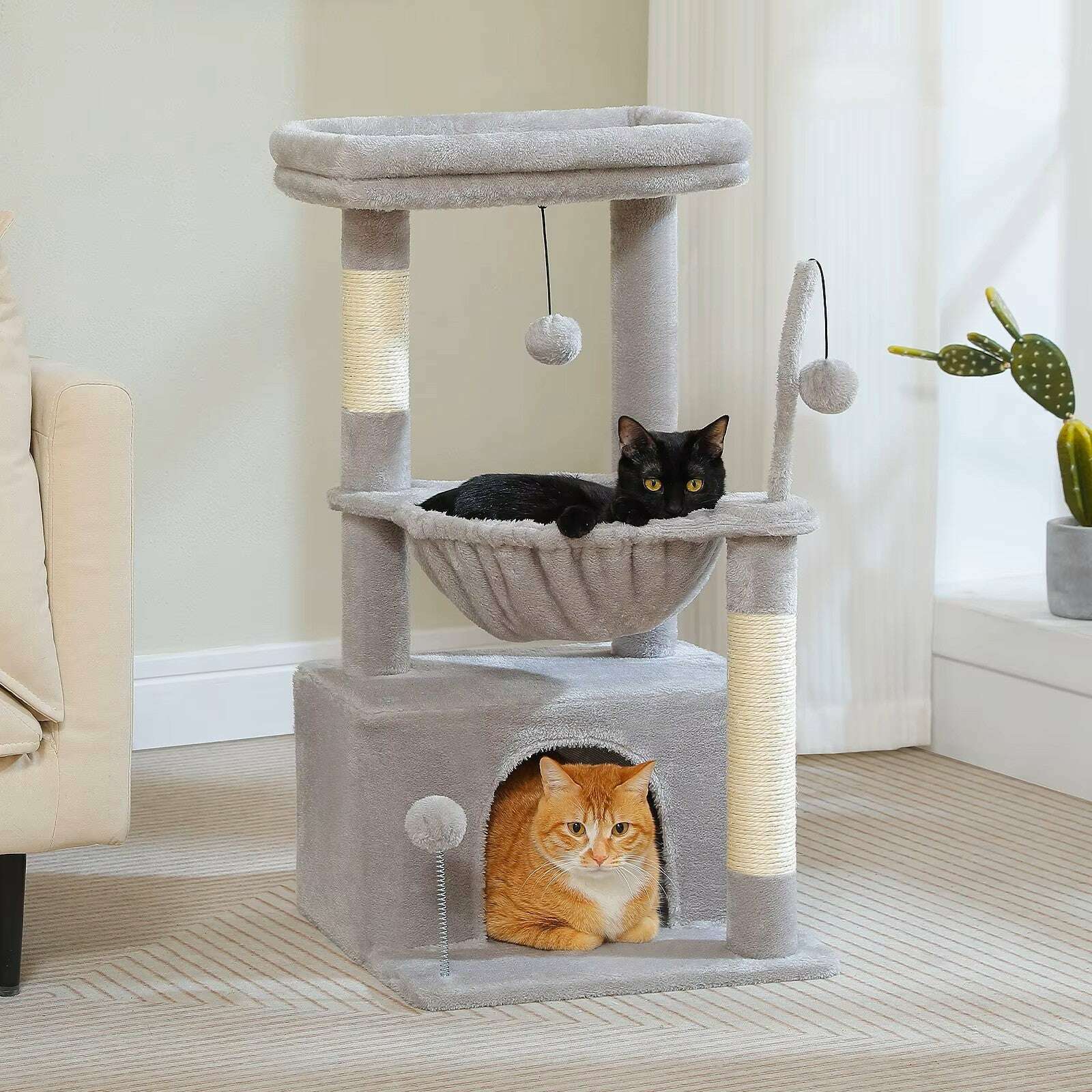Petit arbre à chat compact et design — vue en perspective