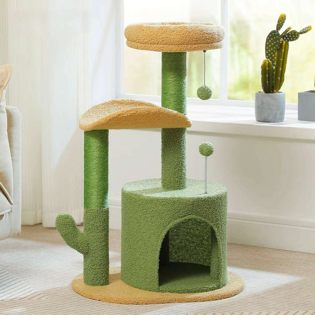 Petit arbre à chat vert en forme de cactus — vue de côté